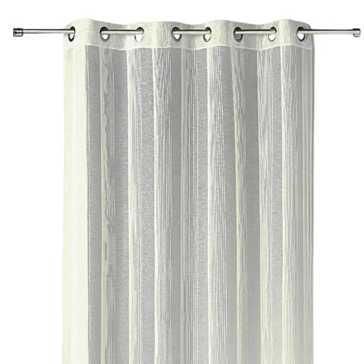 Cortina transparente com riscas verticais finas tom sobre tom