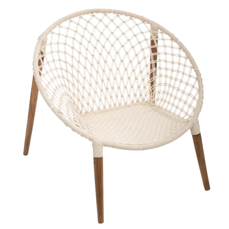 Sillón de macramé con patas de madera