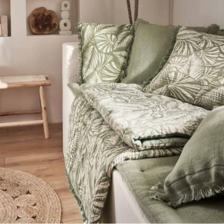 Steppdecke mit exotischem Muster
