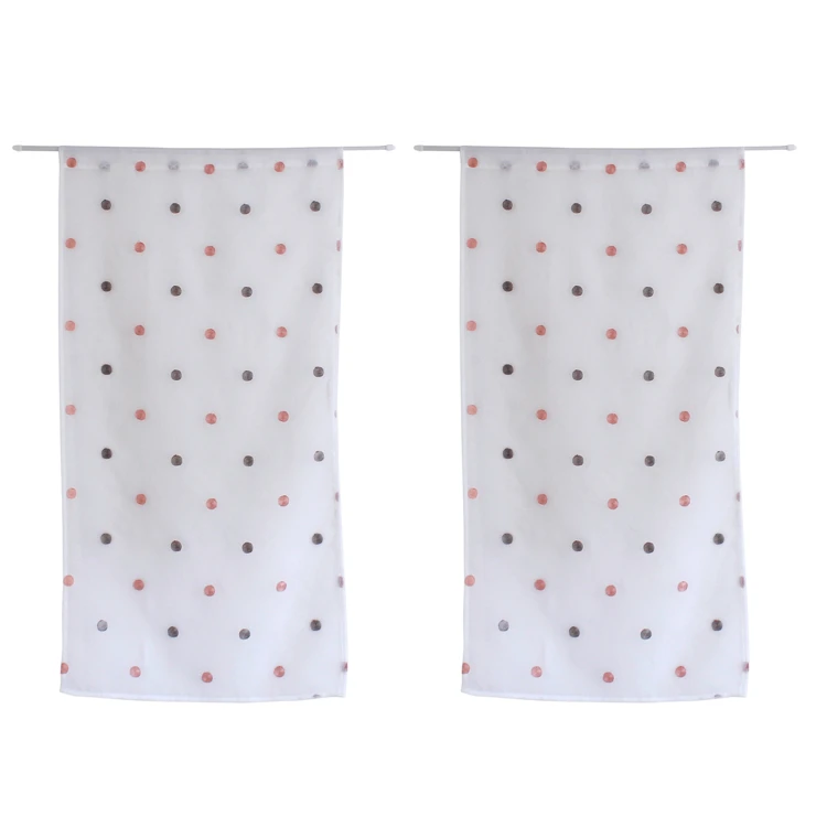 Par de cortinas rectas pequenas com bolinhas coloridas