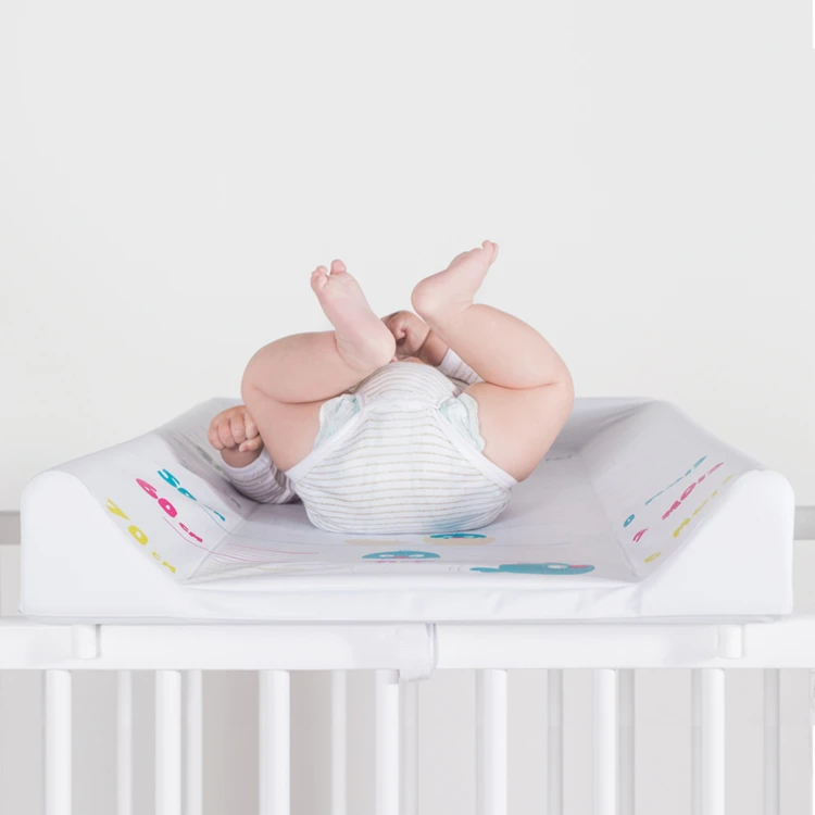 Plan à langer avec matelas intégré