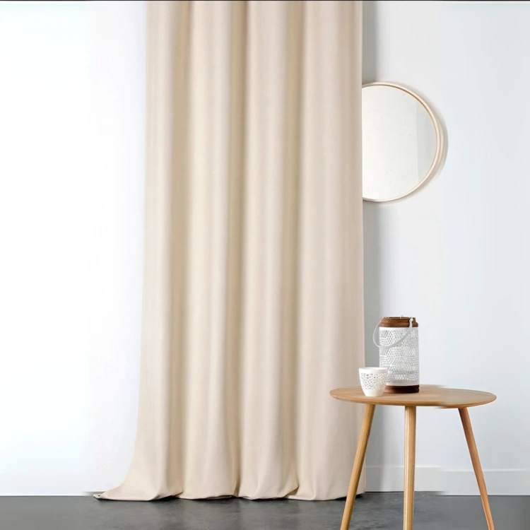 Tenda oscurante e isolante con treccia di arricchimento