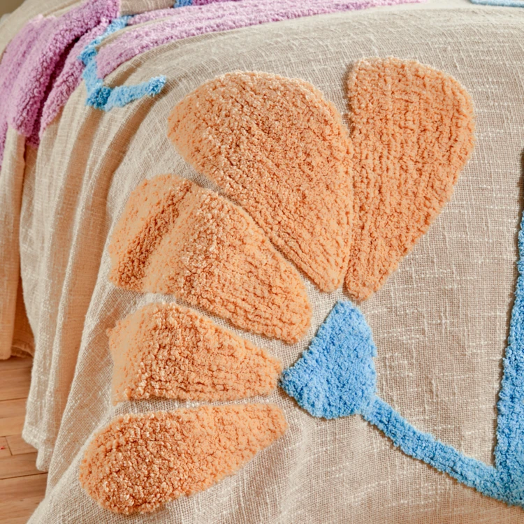 Bettüberwurf aus Baumwolle mit getuftetem Blumenmuster