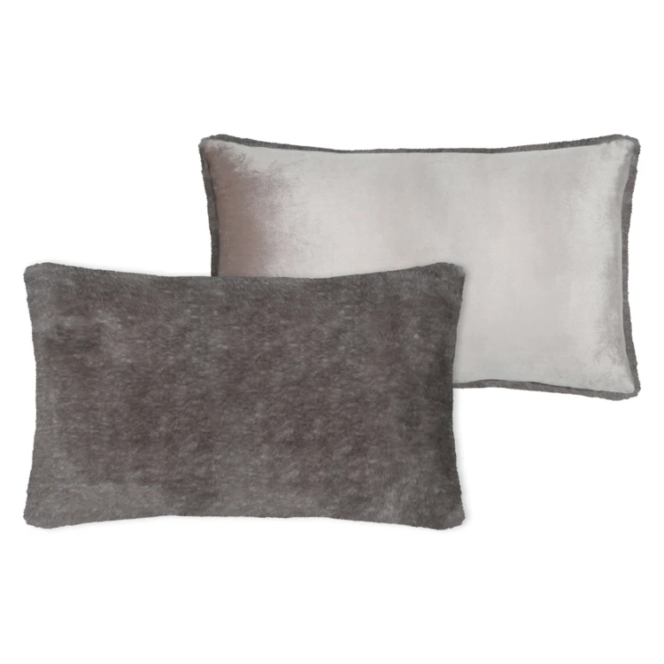 Coussin imitation fourrure ultra douce