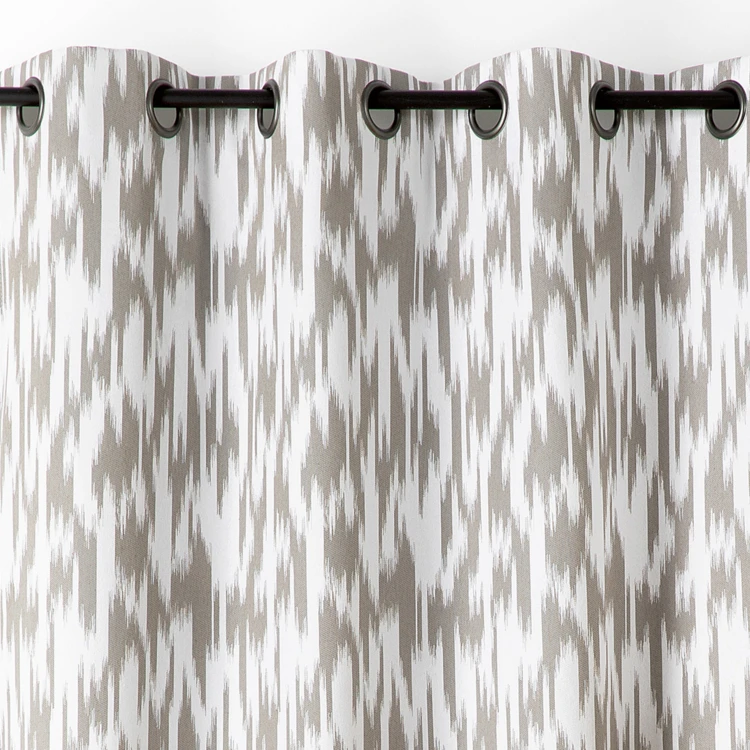 Jacquardvorhang mit Ikat-Muster aus Upcycling-Garnen