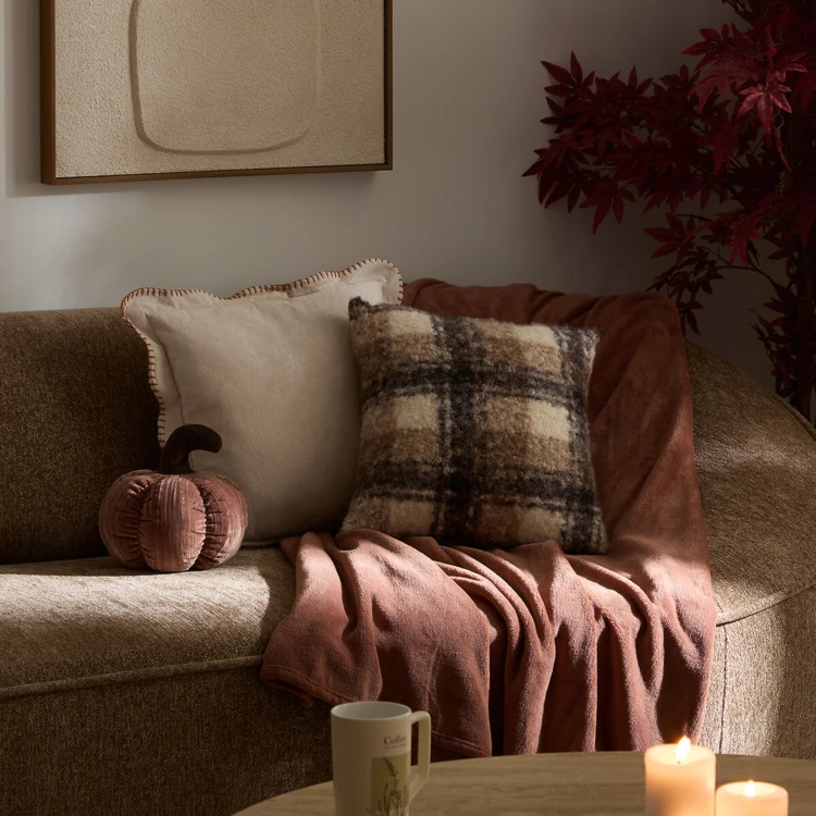 Coussin décoratif déhoussable à bord ondulé