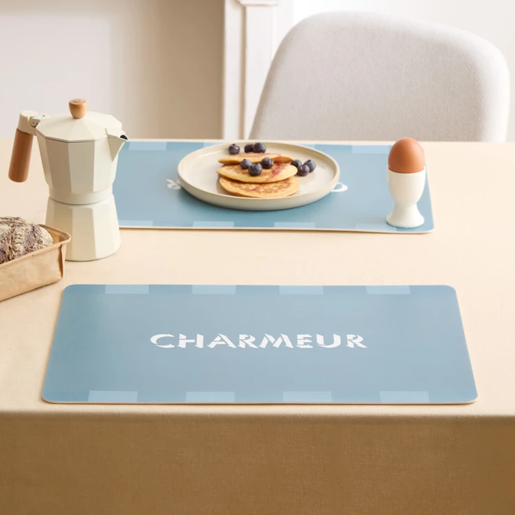 Set de table rectangulaire avec inscription charmeur