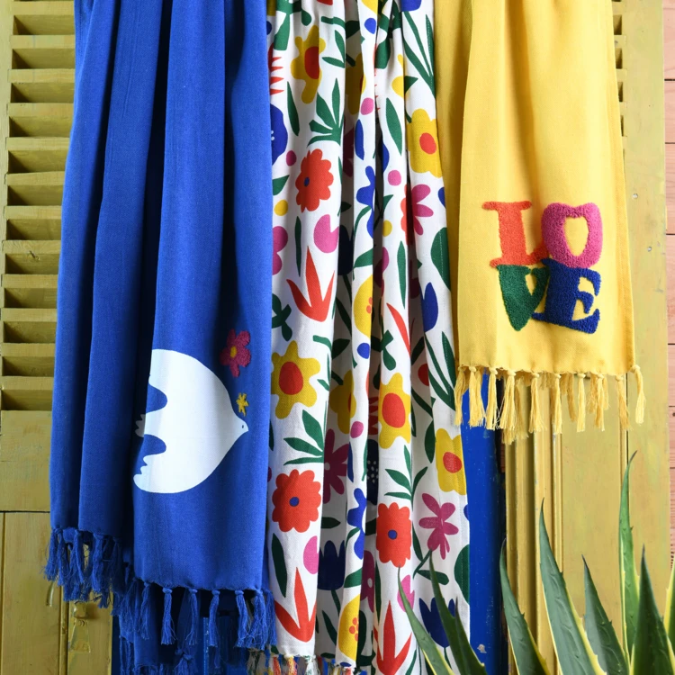 Fouta légère broderie LOVE
