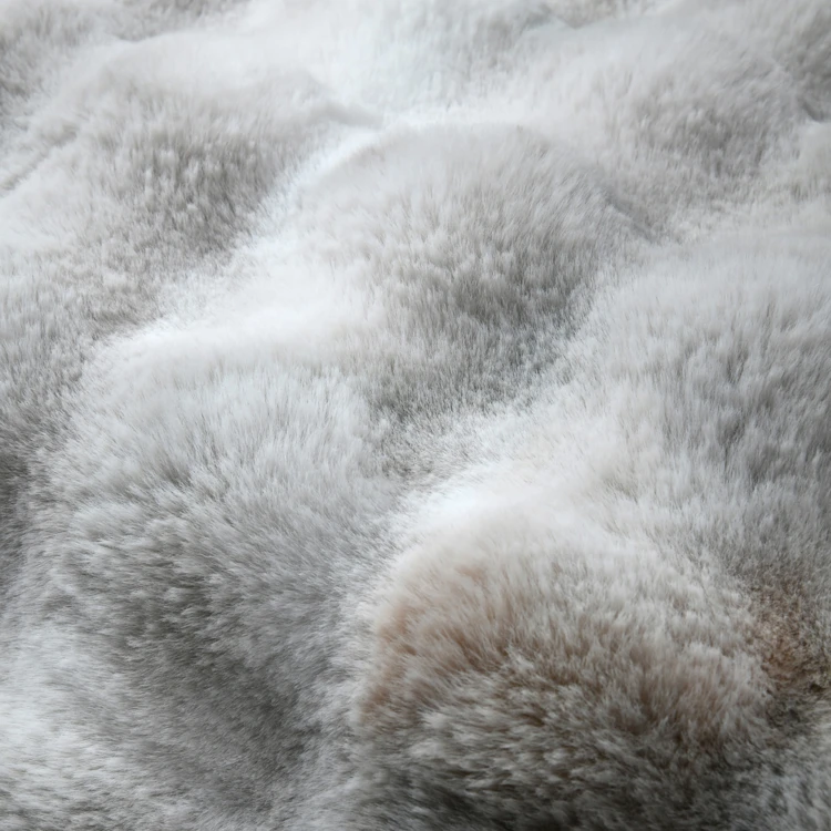 Coussin déhoussable imitation fourrure