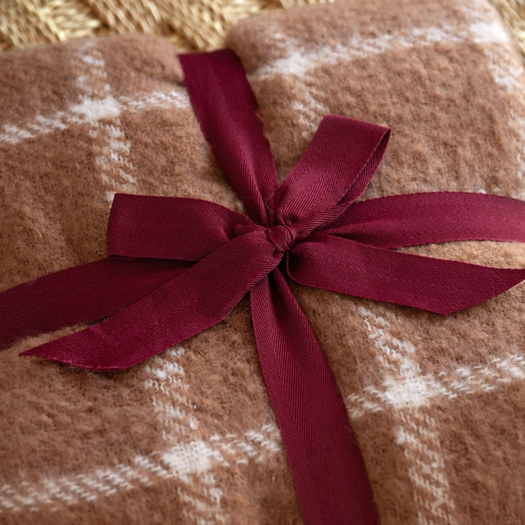 Coperta a quadri effetto mohair con frange
