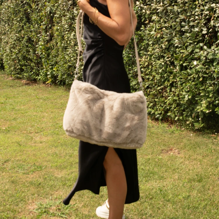 Bolso de piel sintética con asa y correa desmontable