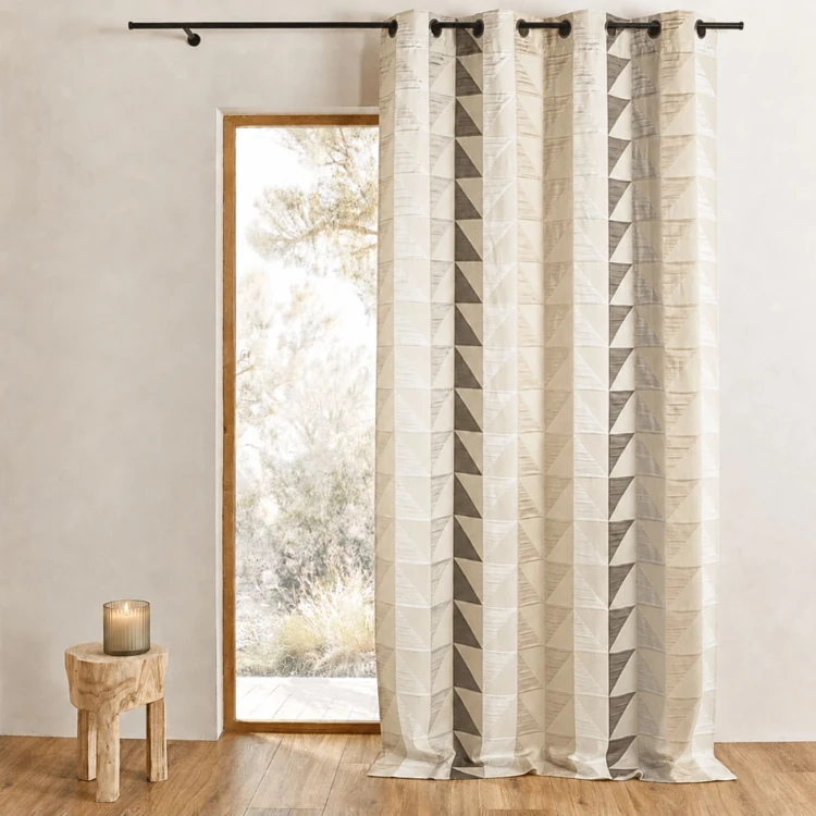 Cortina jacquard opaca com estampados triangulares