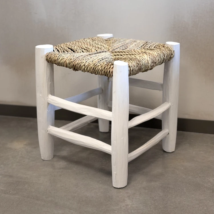 Taburete marroquí de madera blanca