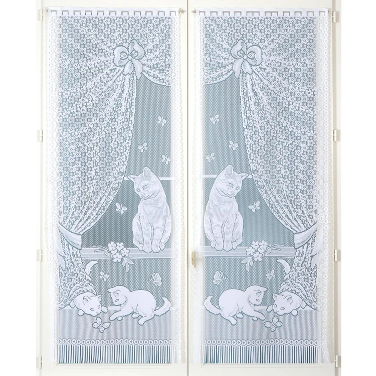 Par de pequenas cortinas em renda com chatons e franjas