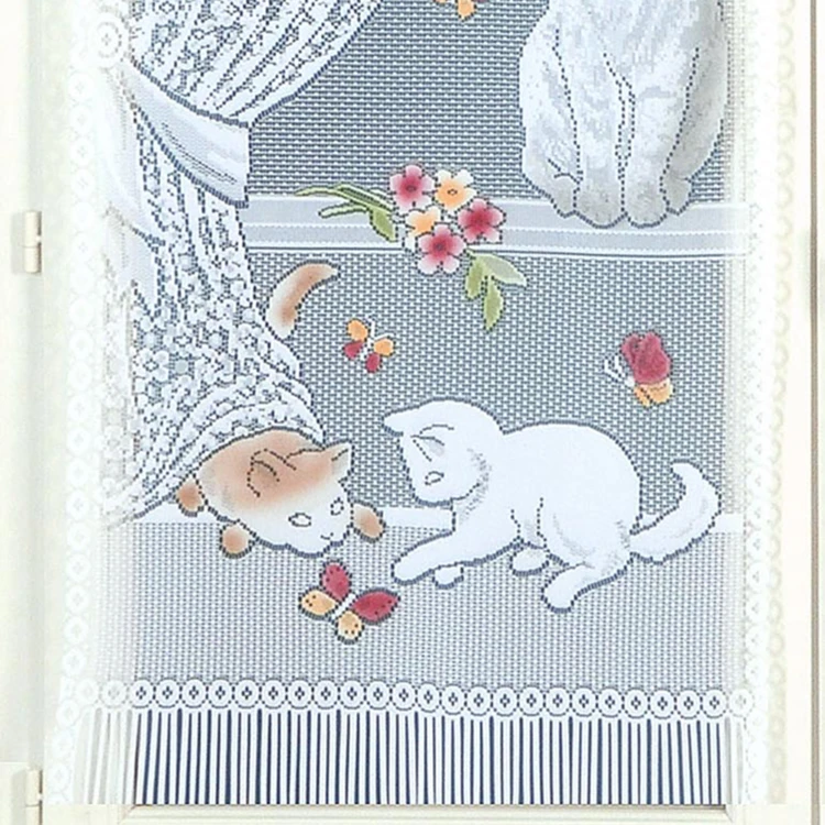 Par de pequenas cortinas em renda com chatons e franjas