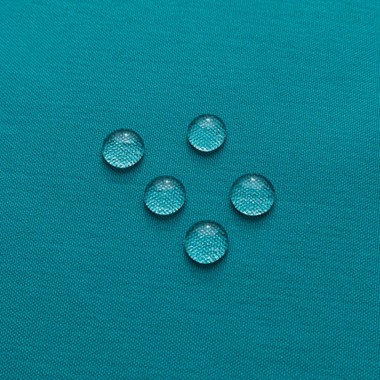 Nappe carrée et enduite antitache
