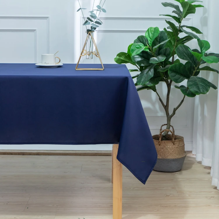 Nappe carrée et enduite antitache