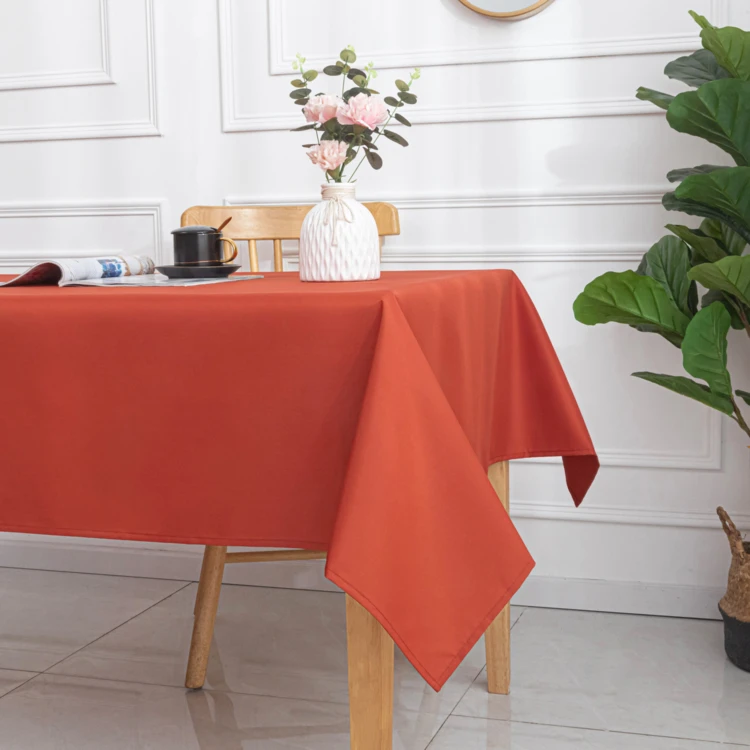 Nappe carrée et enduite antitache