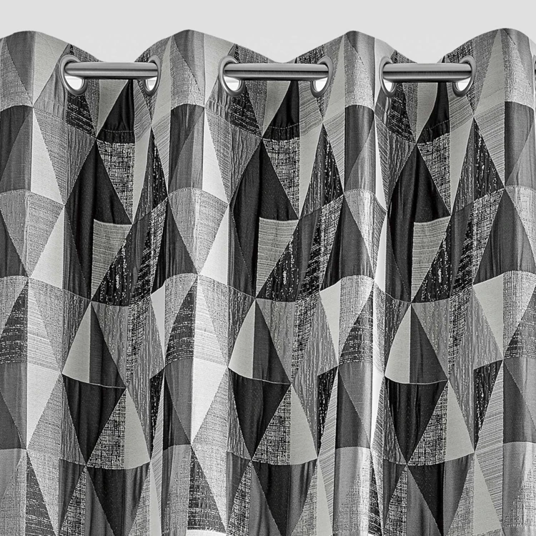 Cortina de design com padrão triangular