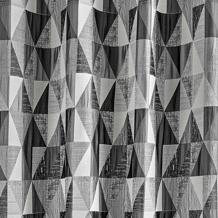 Cortina de design com padrão triangular