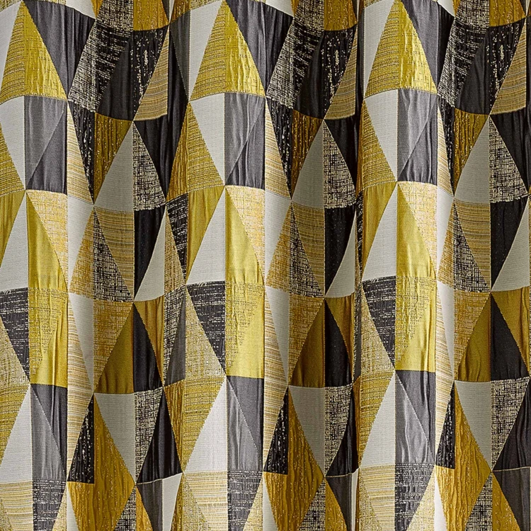 Cortina de design com padrão triangular