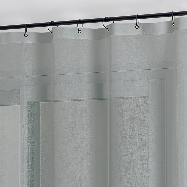 Tecido transparente com argolas pretas amovíveis