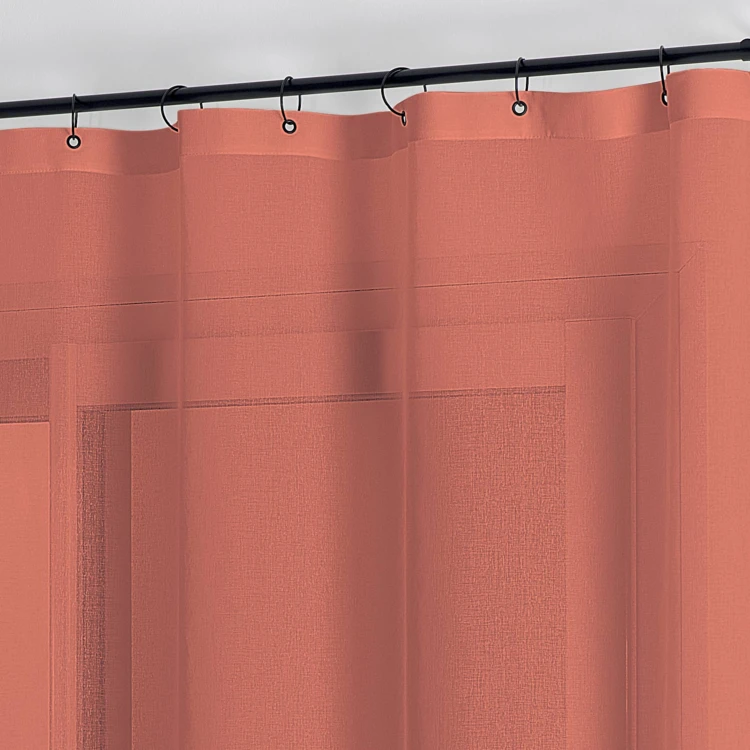 Tecido transparente com argolas pretas amovíveis
