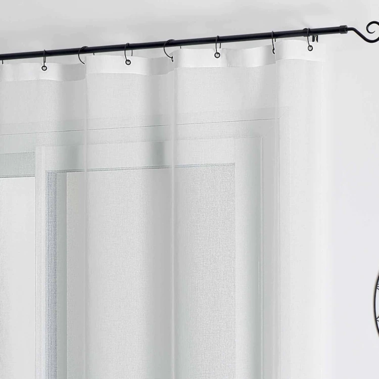Tecido transparente com argolas pretas amovíveis