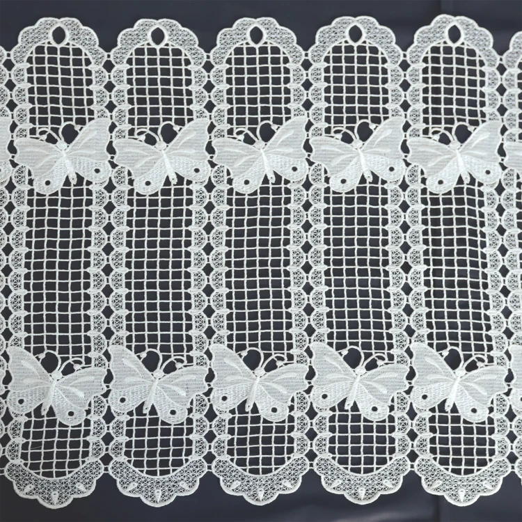 Brise bise papillons en macramé