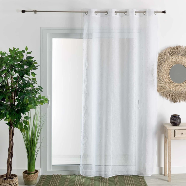Cortinas transparentes com riscas