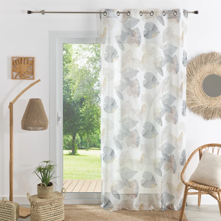 Cortinas transparentes com estampados de folhas
