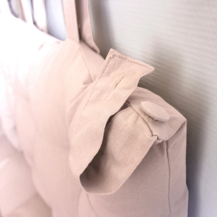 Cuscino per testiera in cotone con linguette a bottone