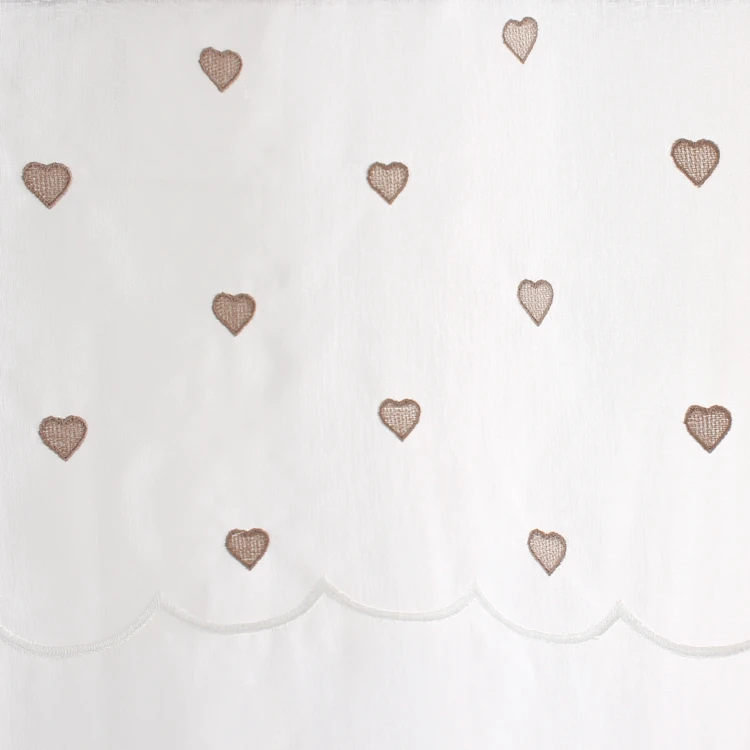 Coppia di piccole tende dritte con top a forma di cuore