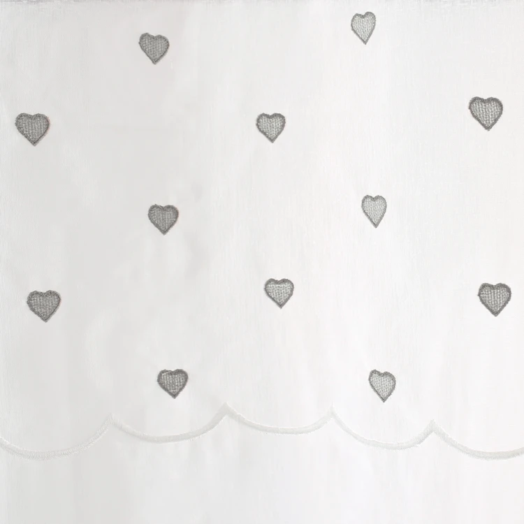 Coppia di piccole tende dritte con top a forma di cuore