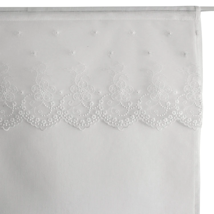 Par de cortinas pequenas com folho bordado na parte superior