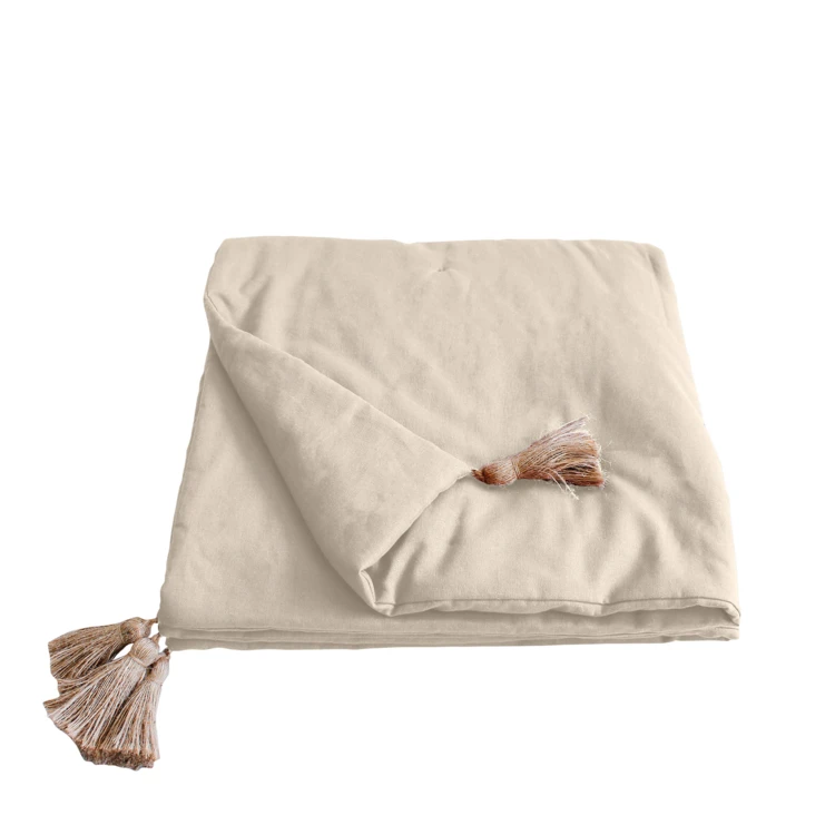 Panama-Steppdecke mit Pompons aus Jute