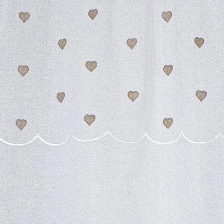 Coppia di piccole tende dritte con top a forma di cuore