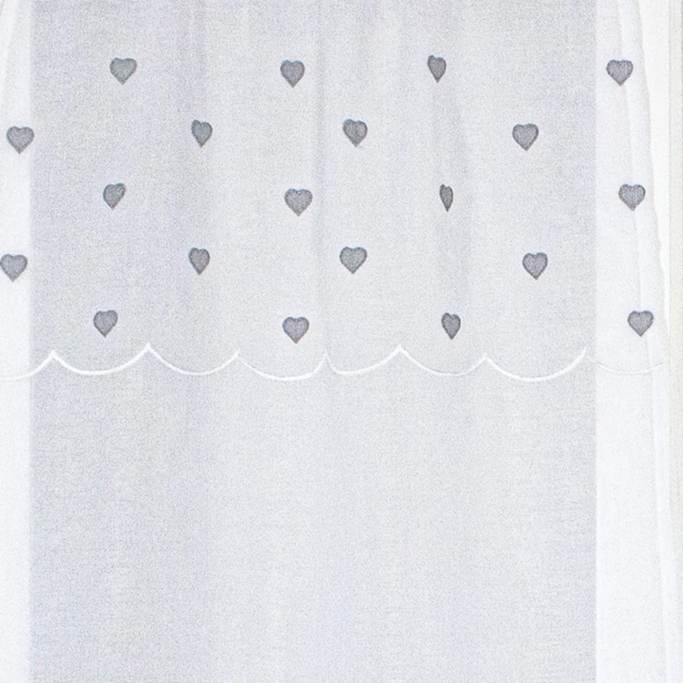 Coppia di piccole tende dritte con top a forma di cuore