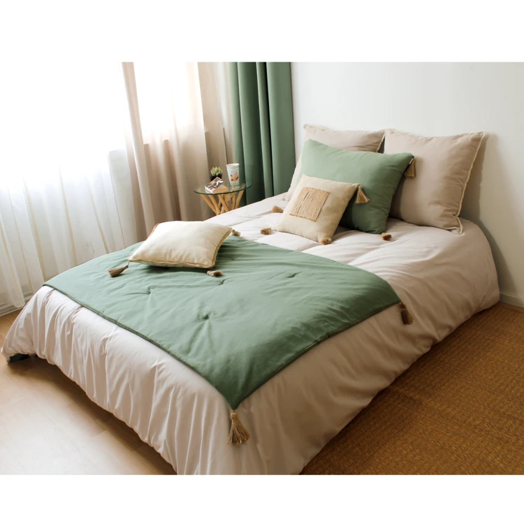 Panama-Steppdecke mit Pompons aus Jute