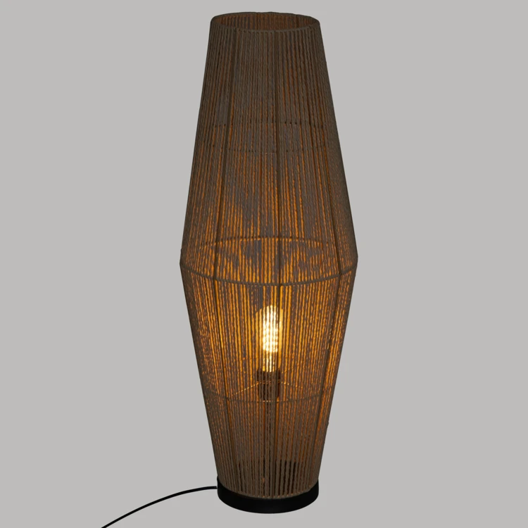 Stehlampe im exotischen Stil