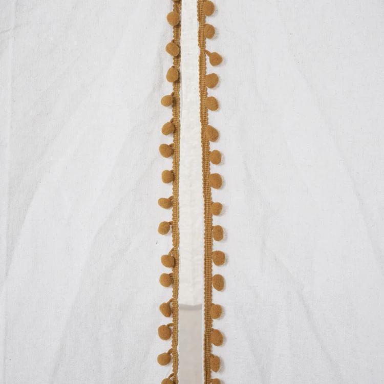 Tipi mit runden Pompons