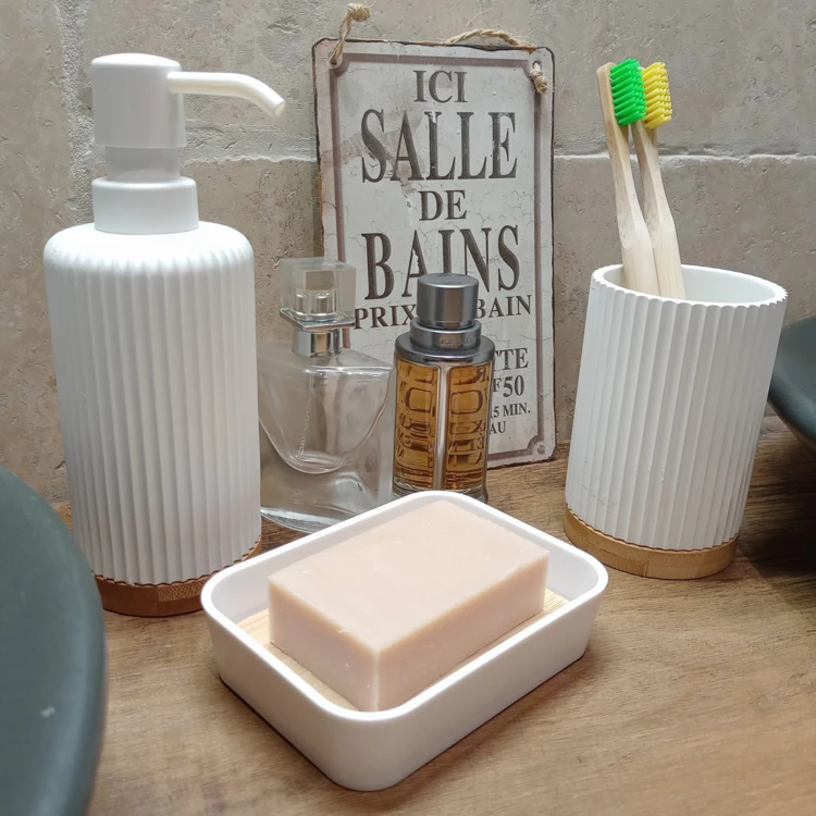 Distributore di sapone scanalato