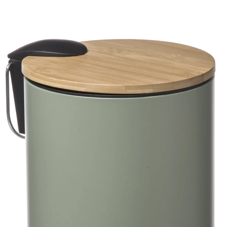 Farbiger Mülleimer mit Bambusdeckel