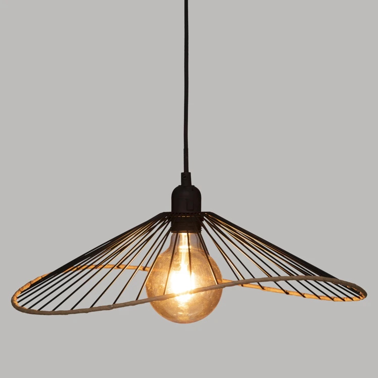 Moderne Pendelleuchte aus Metall