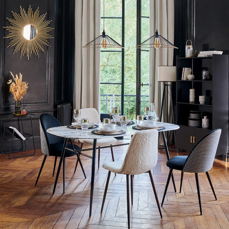 Moderne Pendelleuchte aus Metall
