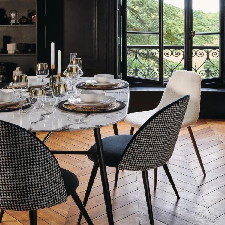 Lot de 2 chaises en imitation noyer à bouclette