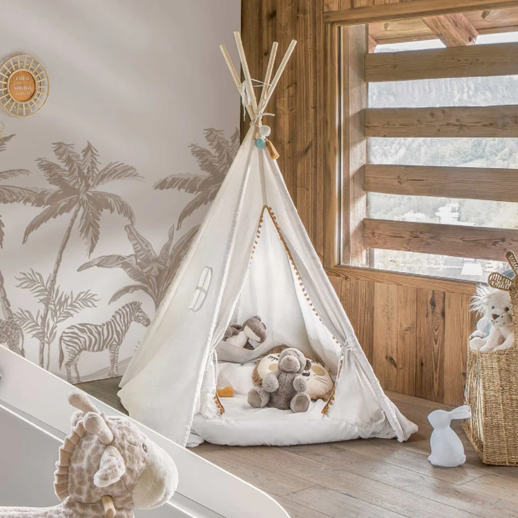 Tipi mit runden Pompons