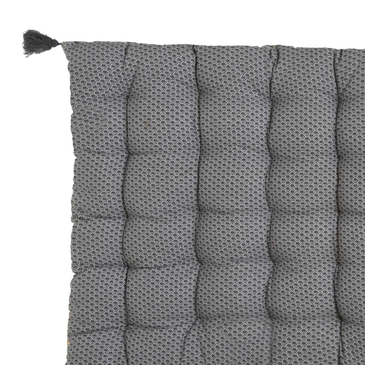 Matelas de sol à pompons