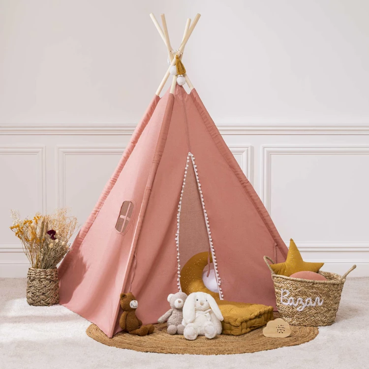 Tipi mit runden Pompons