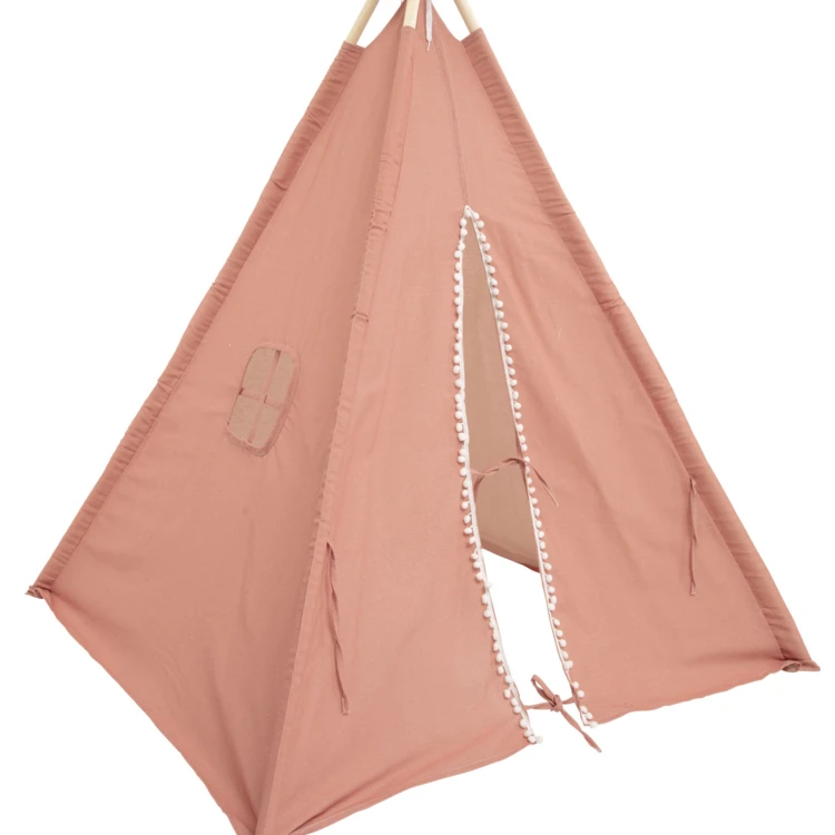 Tipi mit runden Pompons